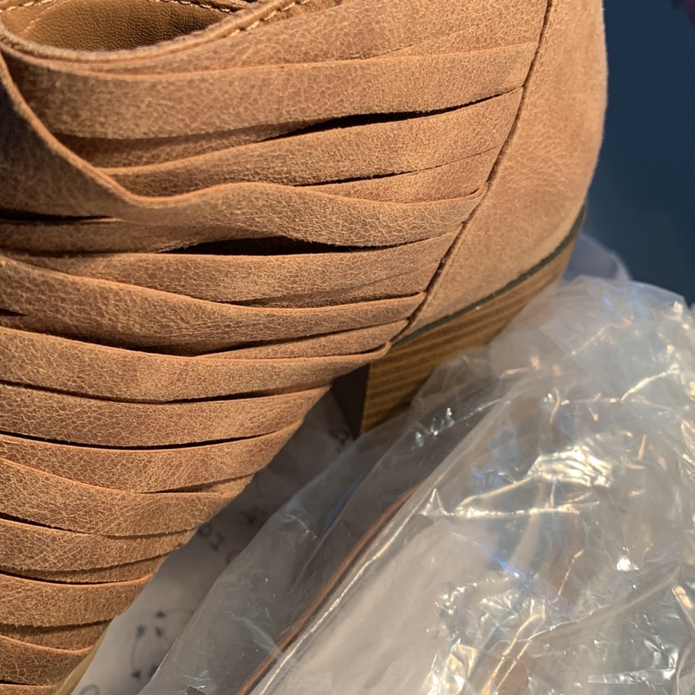 Francesca’s - Ankle Shoes (7 1/2) New!